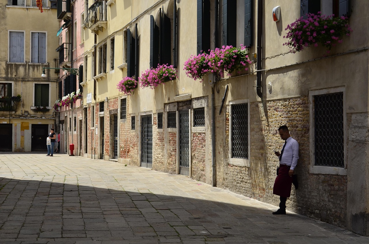 italy, venice, water, channel, architecture, city, travel, nature, gondola, boat, tourism, romantic, history, old, famous, cityscape, break, light, shadow