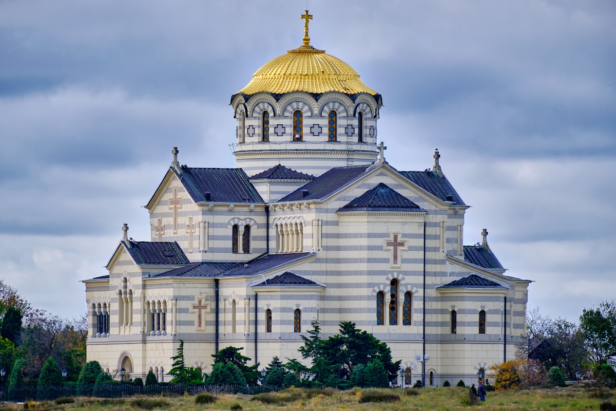 a large white building with a gold dome