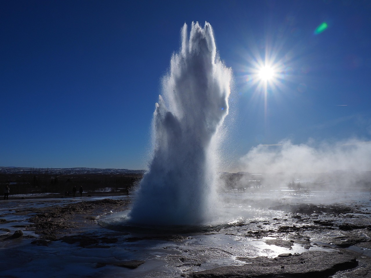 geyser, strokkur, geyser strokkur, water fountain, water, water eruption, outbreak, nature, iceland, blaskogabyggd, geothermal spring source, source, geothermal source, volcanic, eruption, fountain, golden circle, steam, water column, gush, splash, spray, waterdrop, water pearls, geothermal, spring source, water source, high-temperature area, the geothermal area