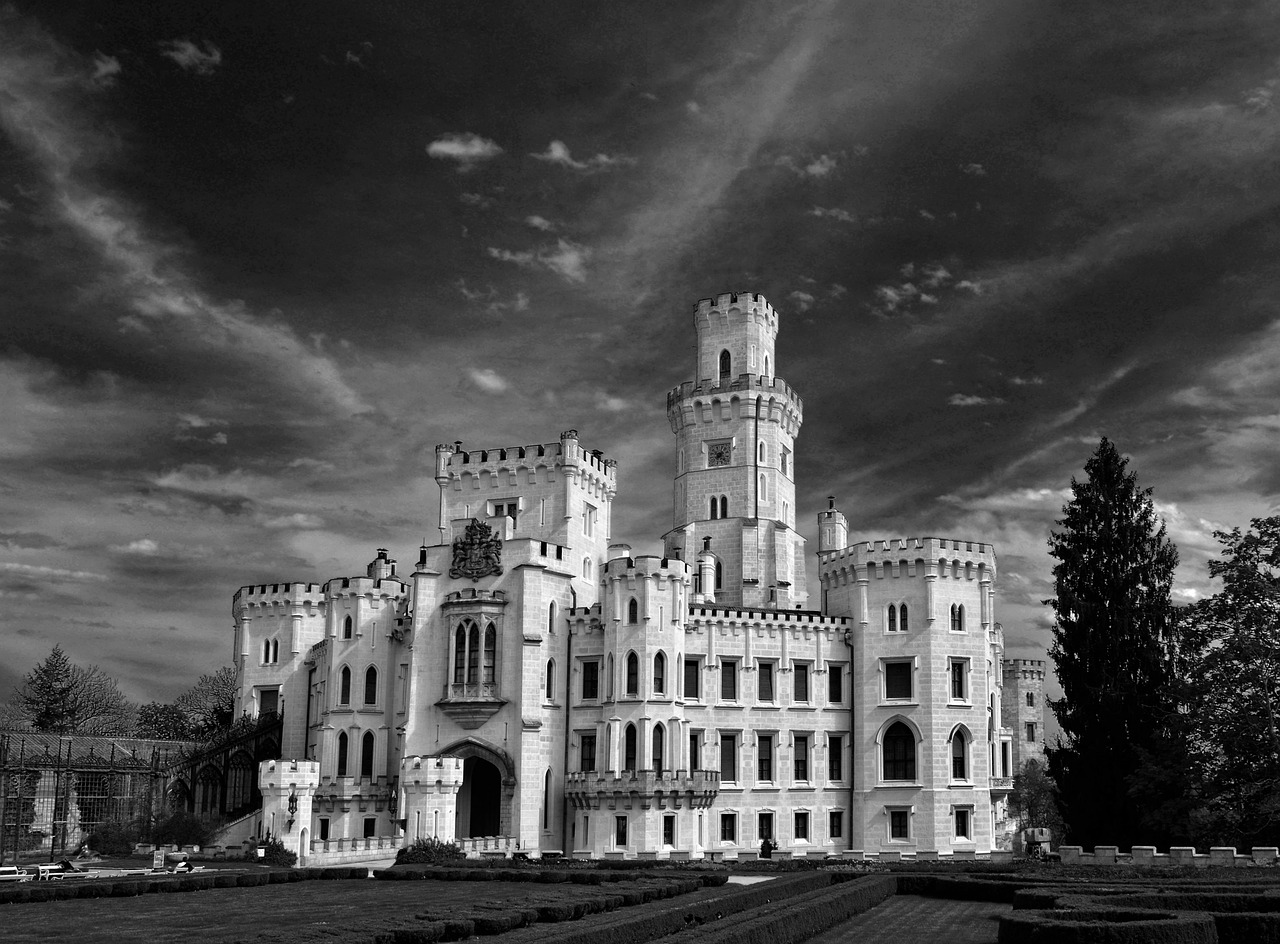 castle, hluboka nad vltavou, black and white
