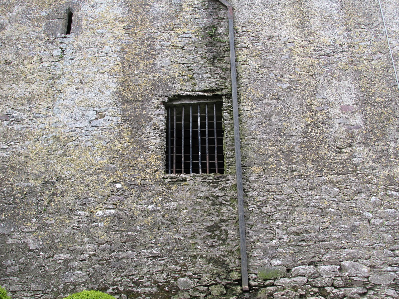 castle, window, blarney castle, medieval, ancient, stone, masonry, wall, ireland, gray window, gray castle