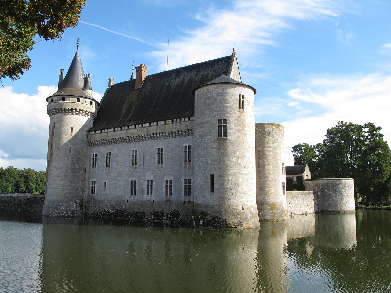 château of de sully sur loire, chateau sully in the loire valley, moated castle, castle in france, sightseeing, romance, architecture, france