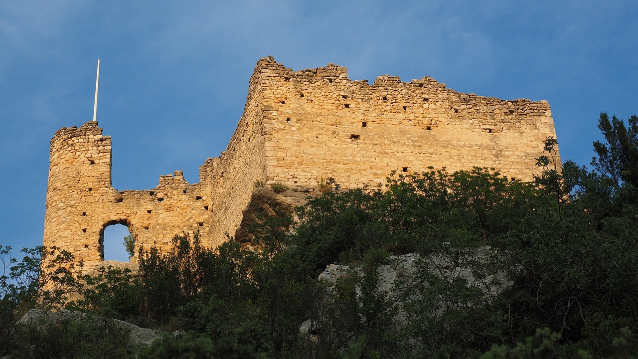 ruin, ruin of philippe de cabassolle, castle, castle ruins, fontaine-de-vaucluse, france, provence, castle of philippe de cabassolle, philippe de cabassolle