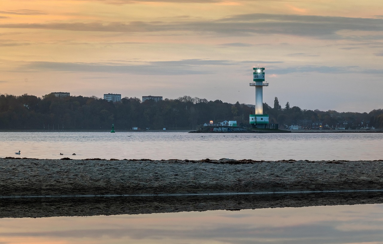 sea, shore, ligthouse, beacon, nature, kiel, kiel förde, laboe, reflection, beach, falckenstein, shipping, ferry, lighthouse