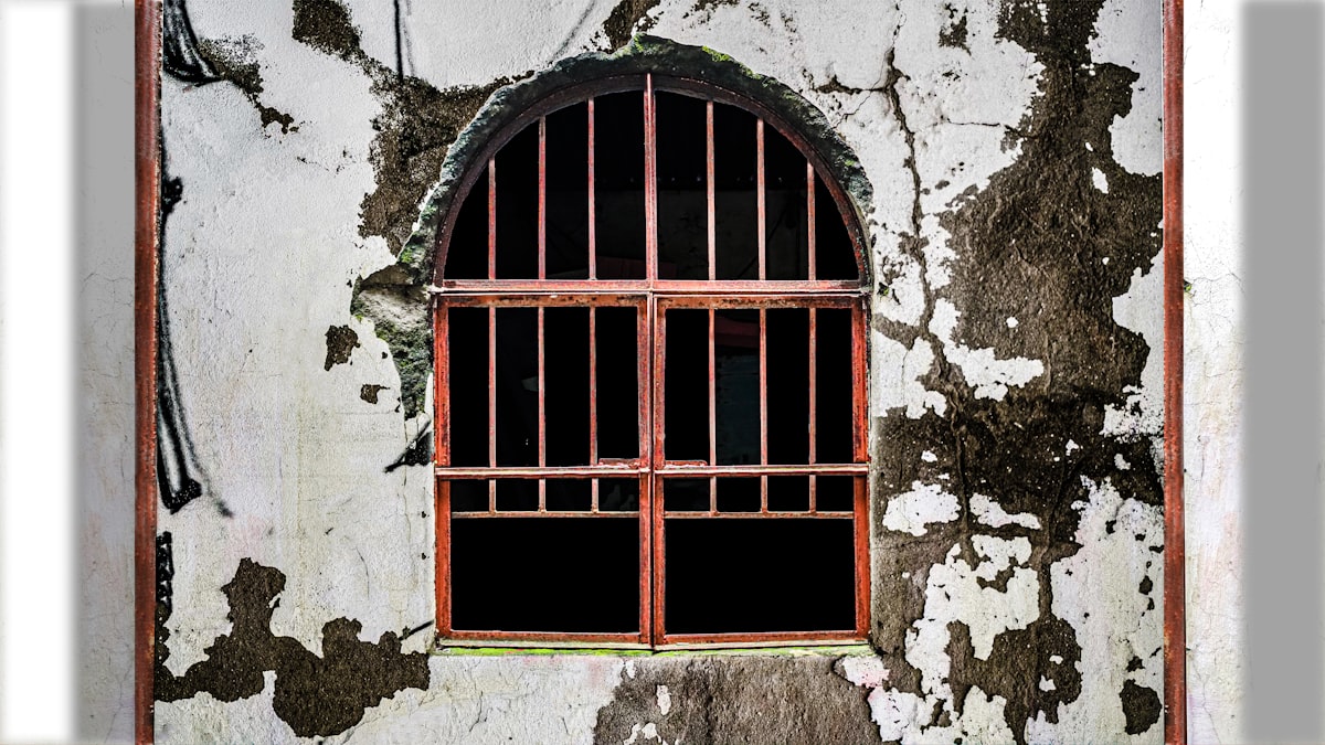 A jail cell with bars and bars on it