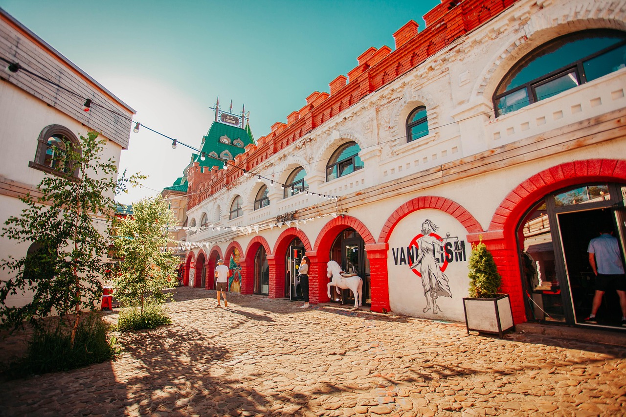 izmailovo, the izmailovo kremlin, vernissage, vernisage, izmailovsky kreml, izmailovo kremlin, moscow, café, architecture, russia, tower, fortress