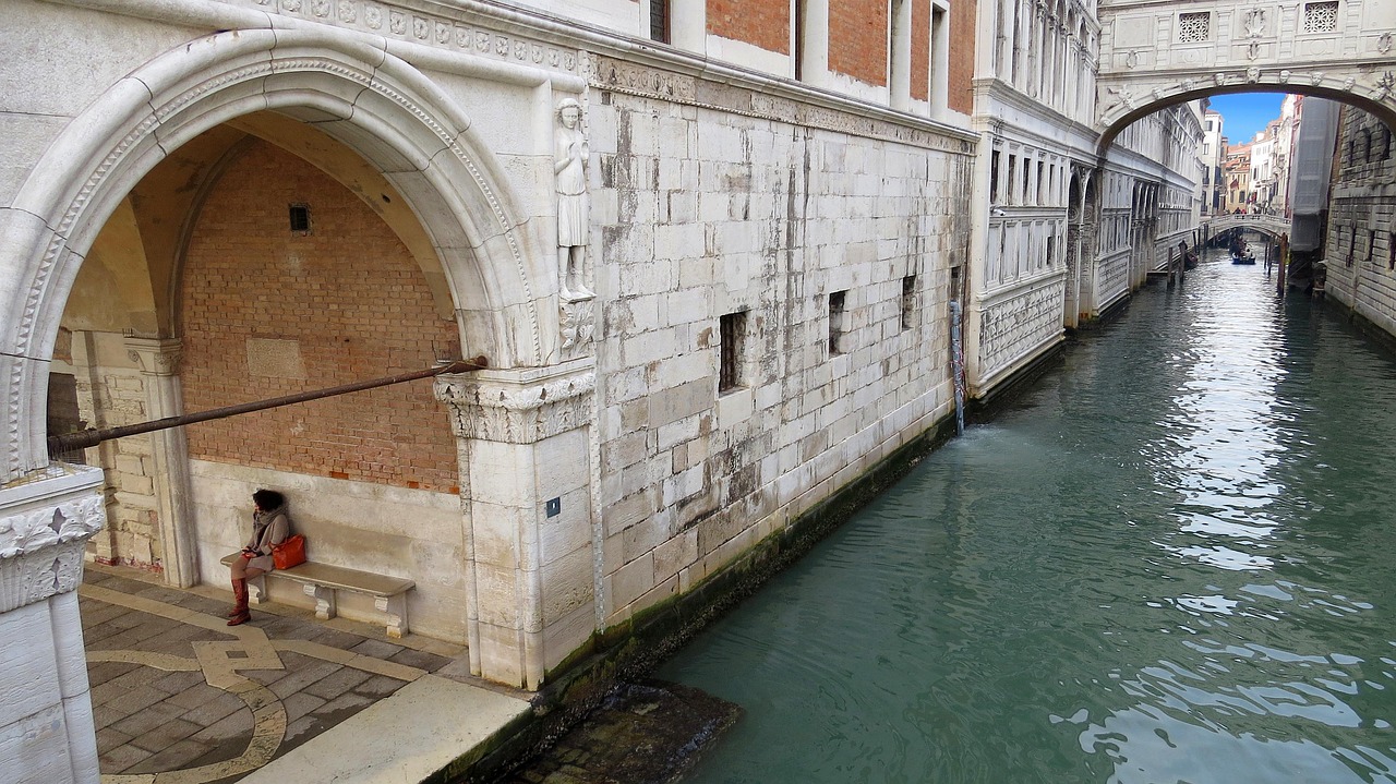 the bridge of sighs, ponte dei sospiri, woman, channel, water, known, architecture, bridge, venice, antonia contina, wencja, italy, europe