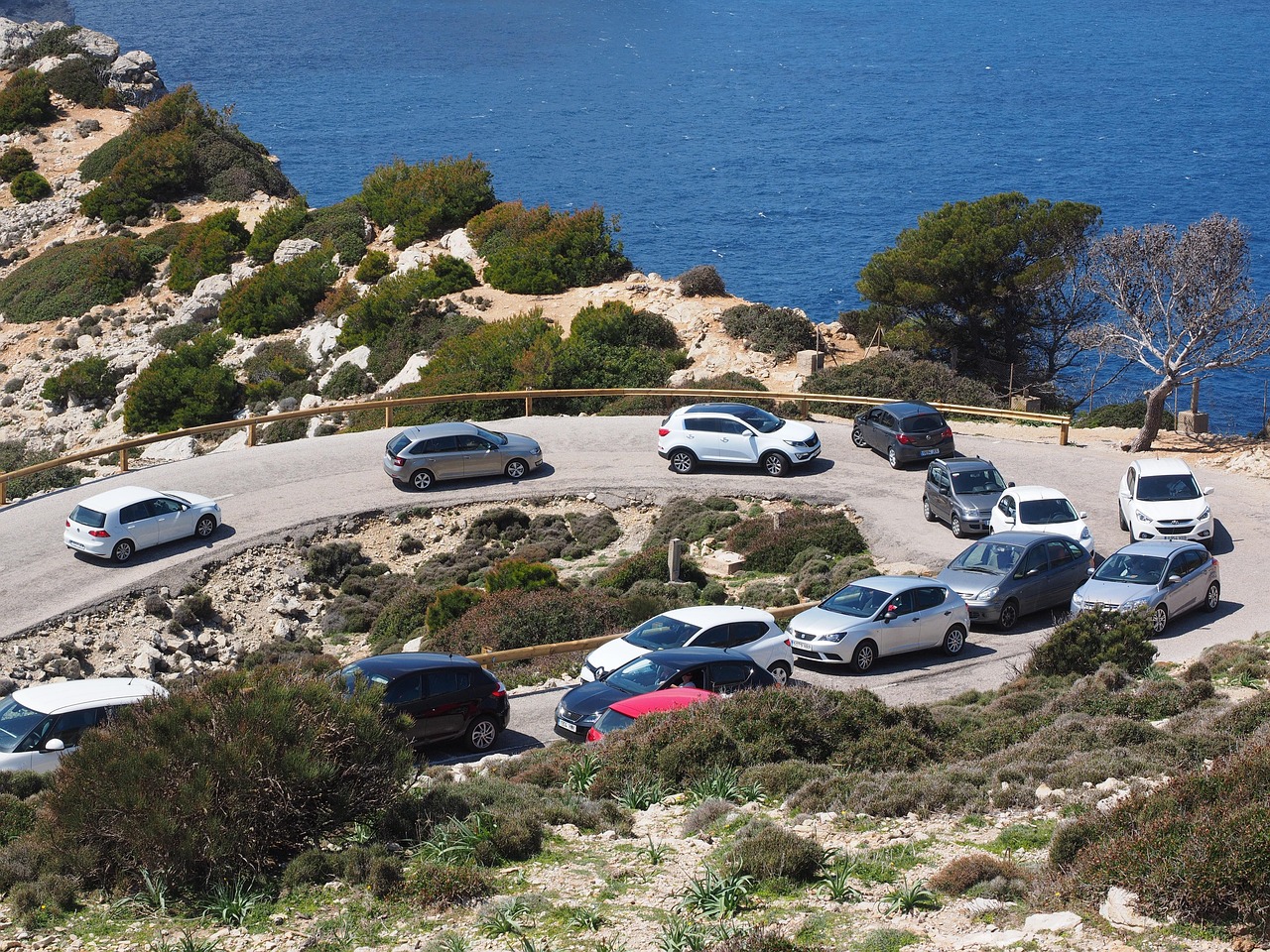 pass road, road, nature, cars, traffic, traffic jam, overfilled, mountains, mallorca, cap formentor, serra de tramuntana, needle curve