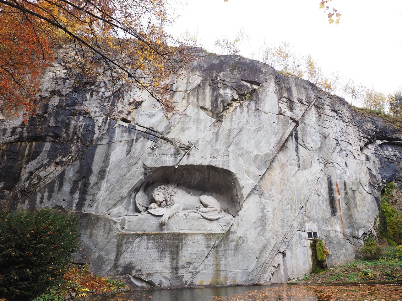lion monument, monument, lion, nature, dying, relief, swiss monument protection, lying, bertel thorvaldsen, thorvaldsen, lucerne, switzerland, helvetiorum fidei ac virtuti