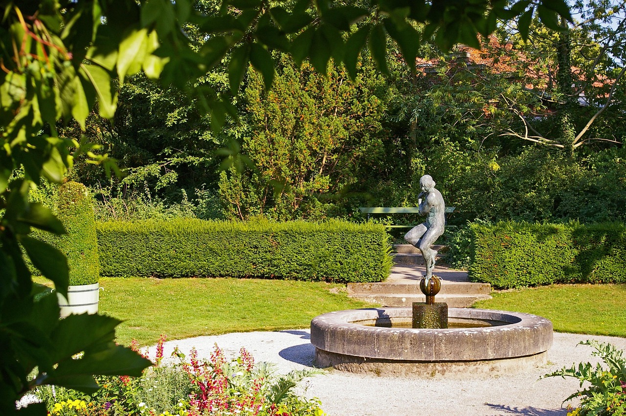 in the new garden, nature, potsdam, orangery, sightseeing, historical, park, idyllic, summer, romantic, quiet, atmospheric, beautiful, the atmosphere, fairytale, sculpture, mood, park path, fountain, blossoms, to stroll, relax, cecilienhof