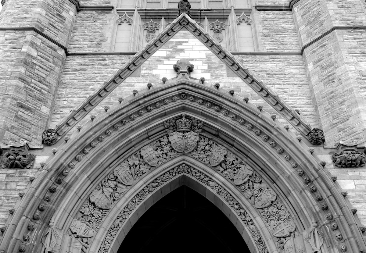 a black and white photo of a large building
