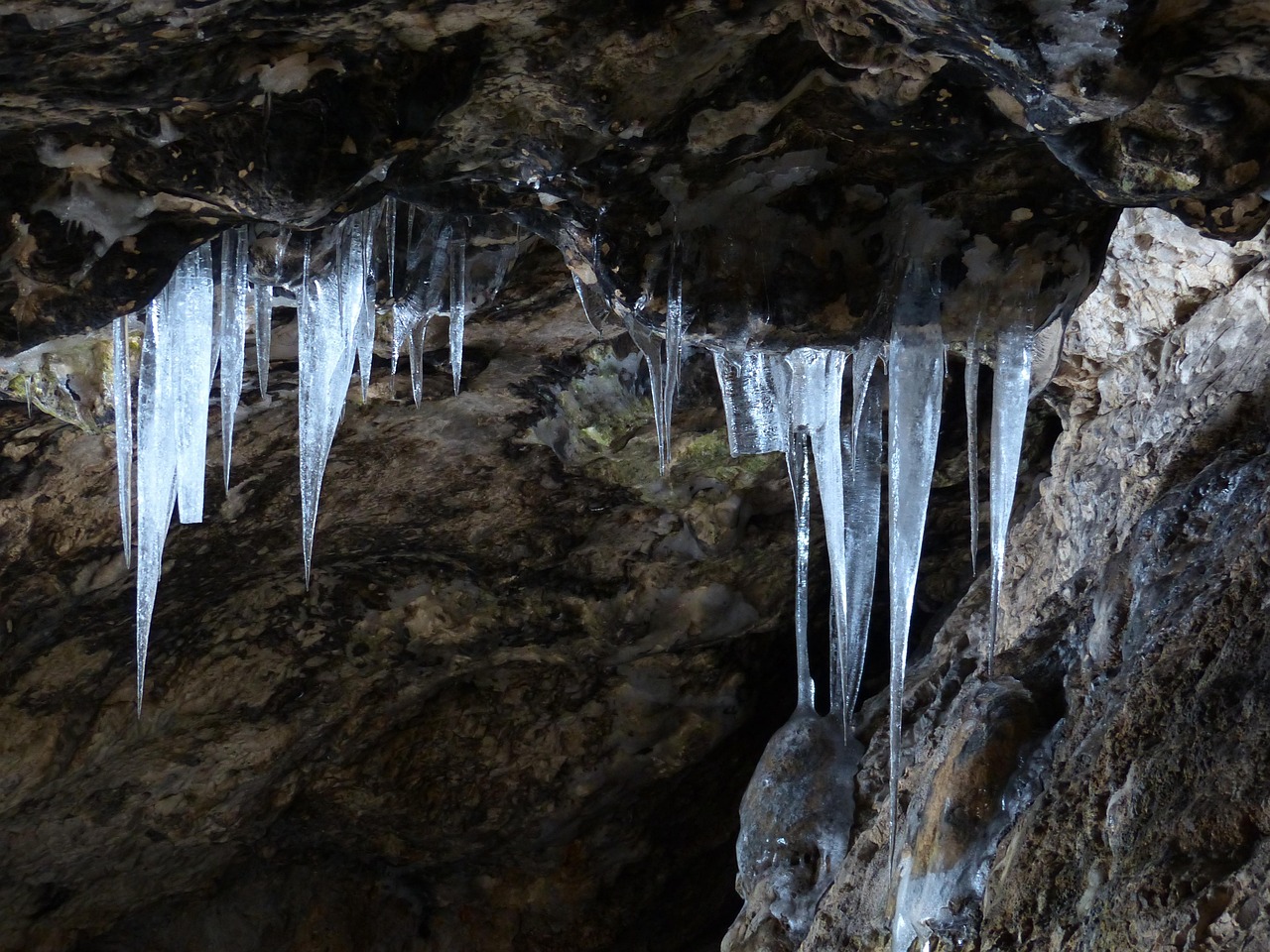 icicle, ice cream, icy, cold, frozen, bird stove cave, cave, niederstotzingen, lonetal, karst cave, place of discovery, upper paleolithic, swabian alb, germany