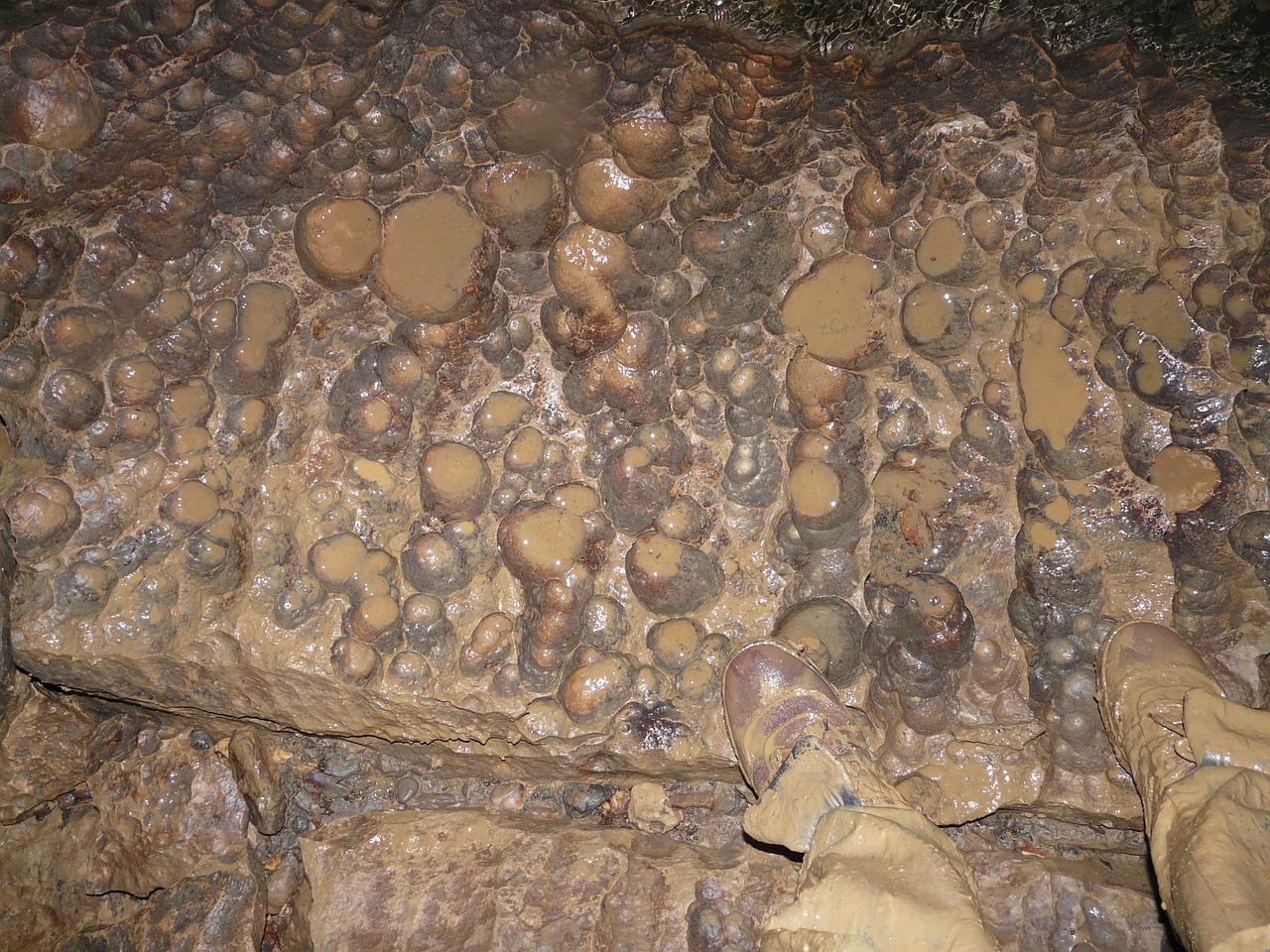 cave floor, washouts, water cave, river cave, erosion