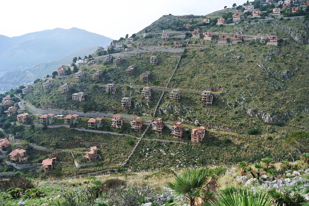 italy, palermo, europe, sicily, architecture, building, nature, house, masonry, warning, stone, old, mountain, mafia, pizzo sella, natural reserve, pirated, depletion, occupied, disintegrate, broken, uninhabited