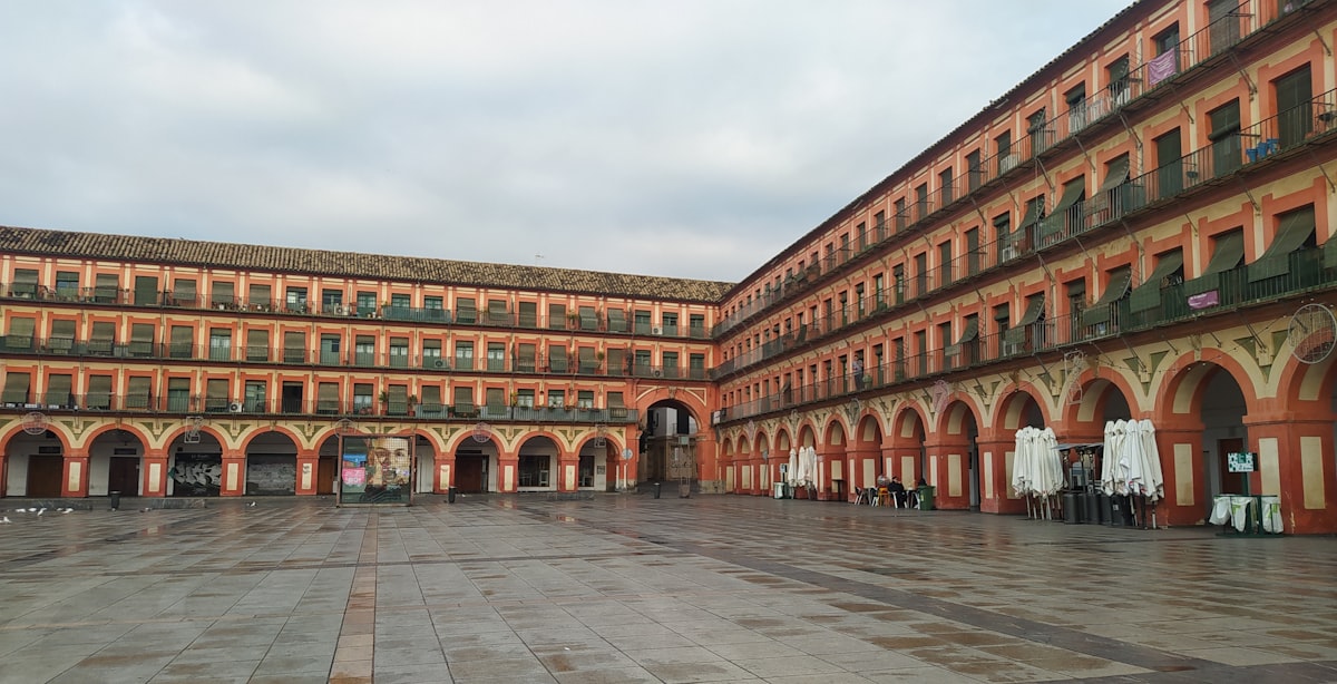 the courtyard of a building with arches and arches