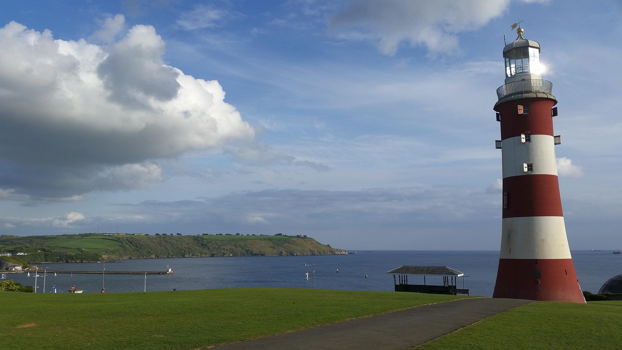 lighthouse, sea, red, white, port, seafaring, shipping, beach, nature, be seen, plymouth, england, devon, devonshire, hoe, smeaton's tower, tower, outlook, observation tower, navigation, navigate, coast, riverbank