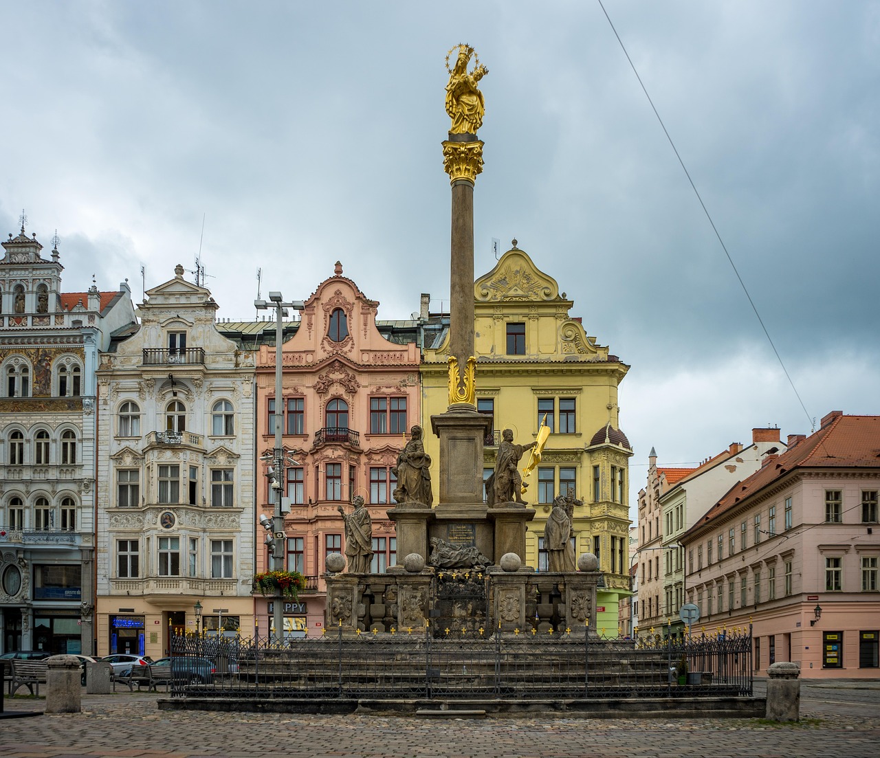 marian column, pilsen, old town square, czech republic, monument, statue, building, terraced houses, historic center, city, historical, nature, tourism, plzeň, bohemia, baroque, facades, piece, water, historic centre, architecture, facade, townhouses, burgher's house, plzen
