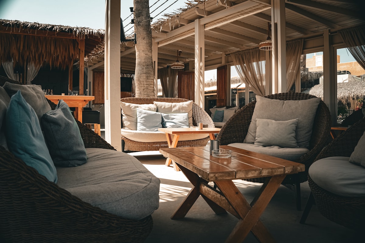 A living room filled with lots of furniture