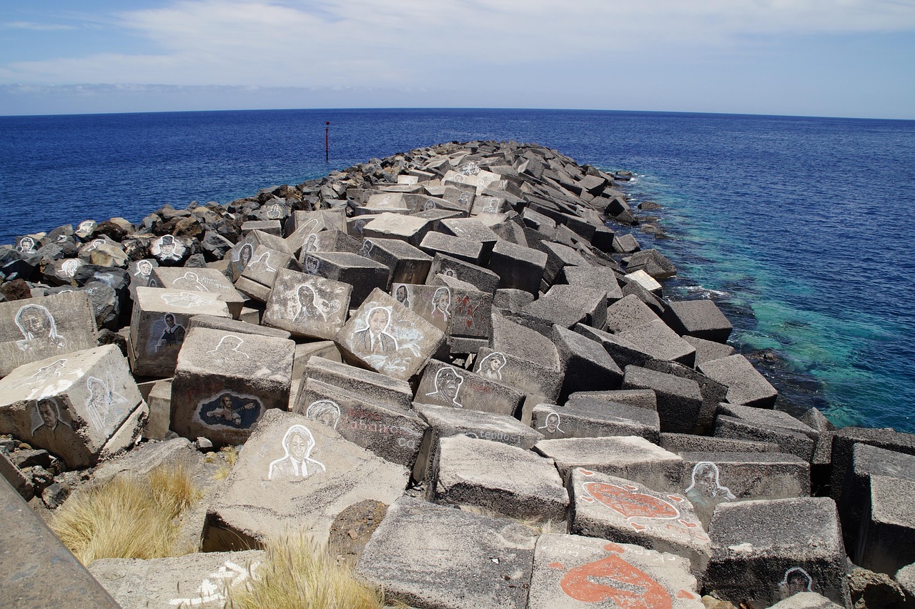 mole, riverbank, bank stones, santa cruz, tenerife, monument, painting, people, stars, famous, nature, memories, piled up, personalities, stones, mixed up, celebrities, portrait, sea, water, atlantic, painted