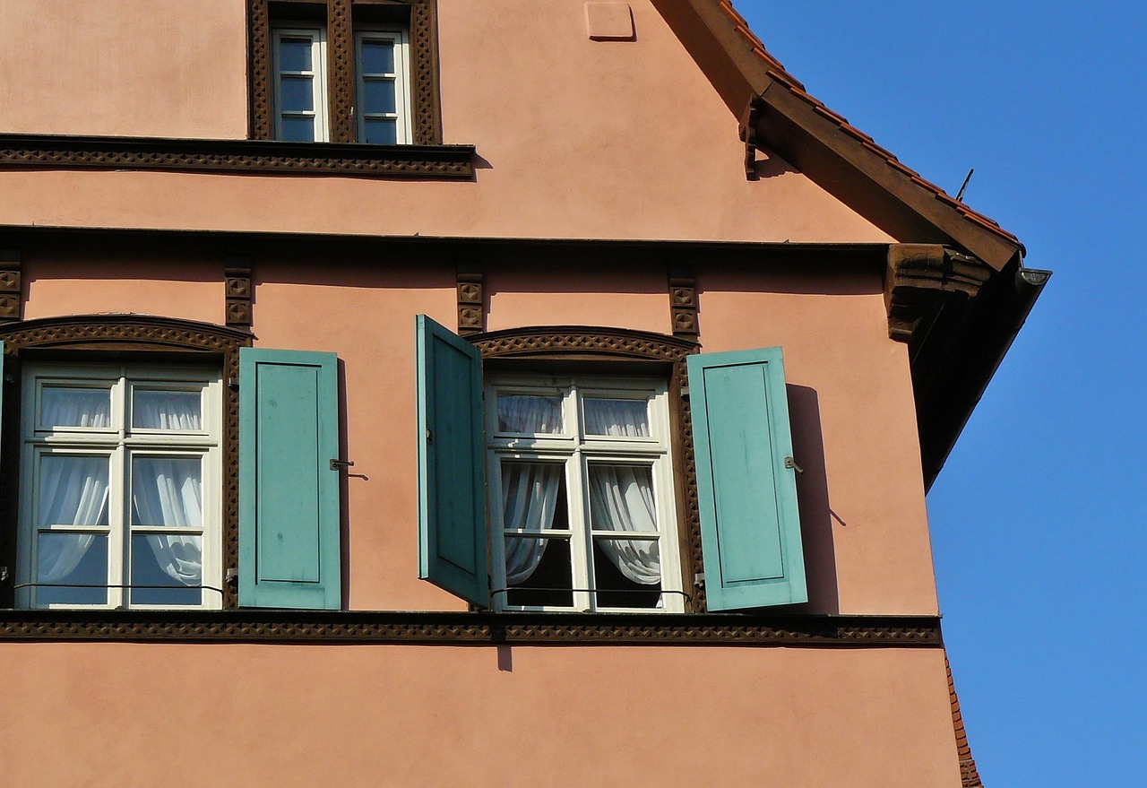 bamberg, house, architecture, romantic, building, window, historical, residential house, historic center, romance, lattice windows, shutters, city, outlook, germany, sunny, blue, heaven, old town house, curtains, facade, shutter, architectural style, apartment