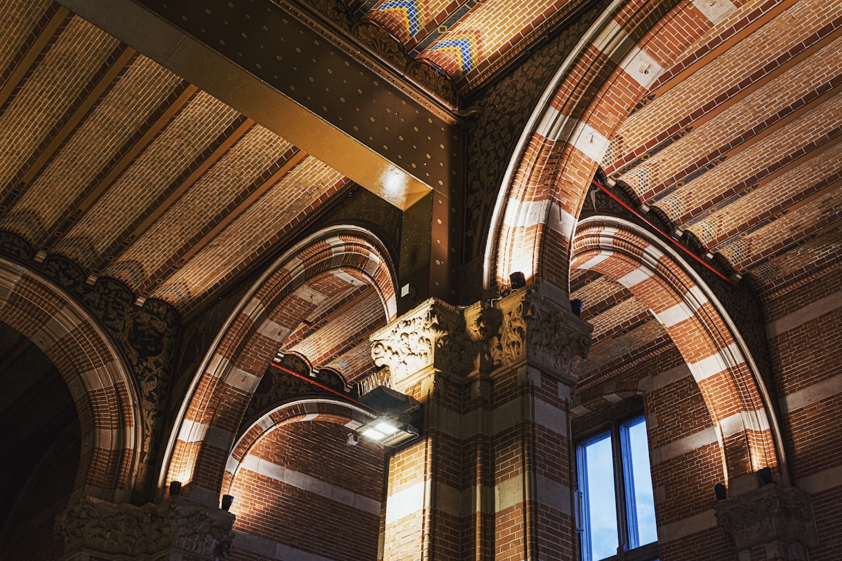 Arched ceiling with brickwork and ornate details