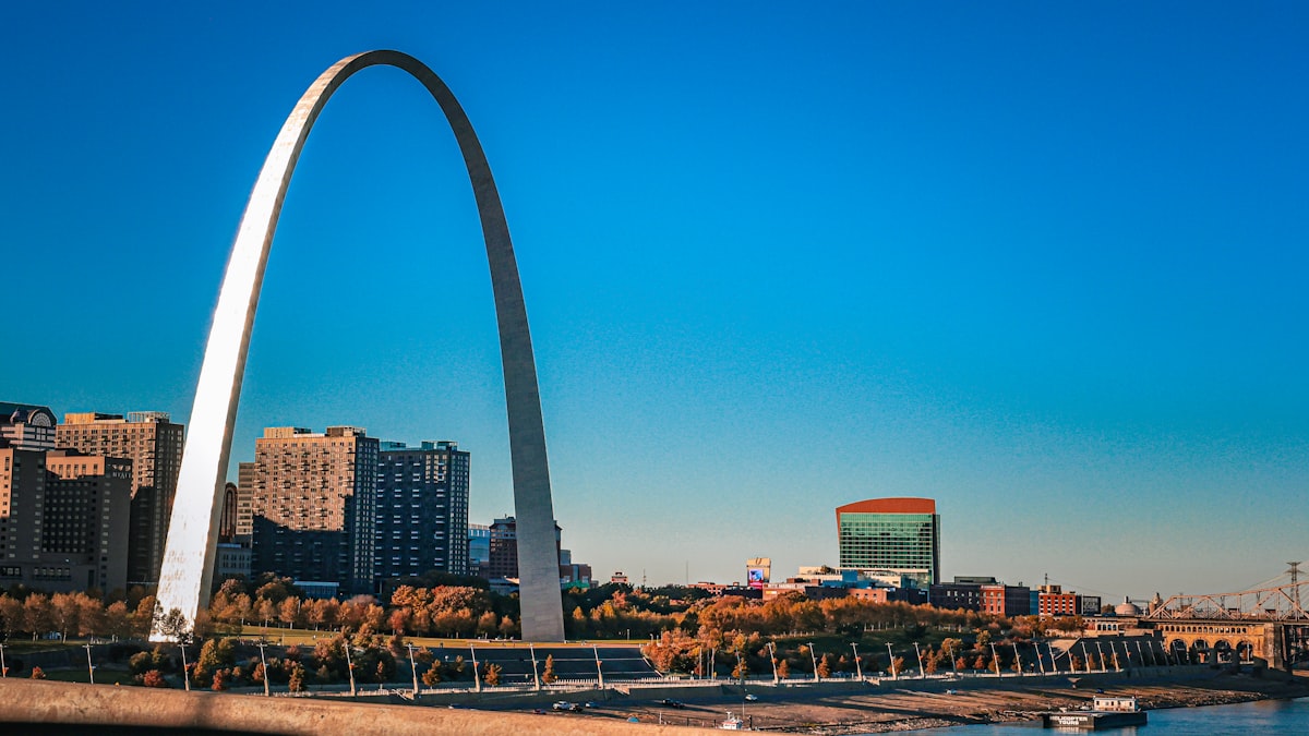 The gateway arch monument in st. louis, missouri.