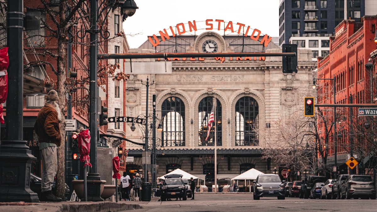 a city street with a sign that says union station