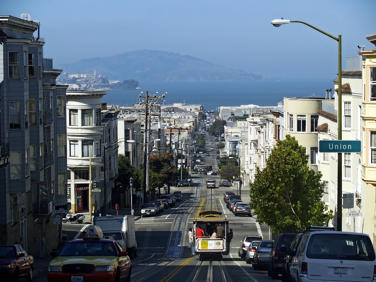 san francisco, cable car, alcatraz, nature, pacific, town, city, ocean, water, roads, buildings, blue car, blue road