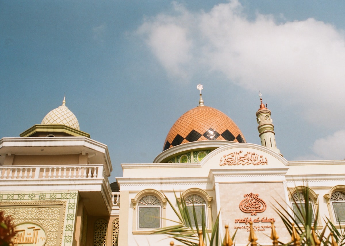 A mosque with a large dome and minaret