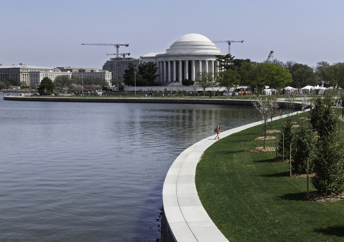 Jefferson memorial on a sunny day by the water.