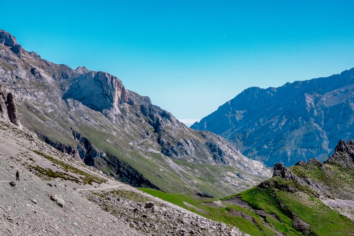 a valley between mountains