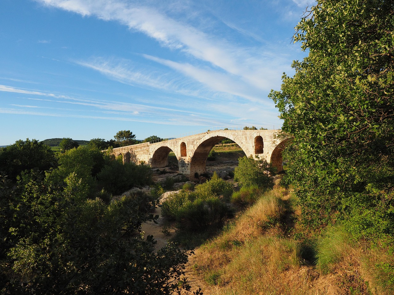 pont julien, bridge, roman stone arch bridge, stone arch bridge, roman, building, architecture, provence, france, calavon, department vaucluse, via domitia, roman road, person, waving