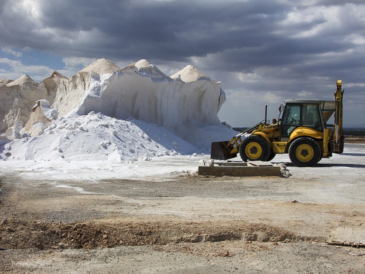 saline, tractor, salt, mountain, nature, excavator, salt extraction, salt breakdown, saline, saline, tractor, salt, salt, salt, salt, salt, excavator