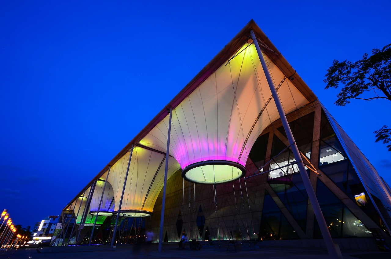 dadong culture and art center, kaohsiung city, fengshan district, night view, hot air balloon, kaohsiung city, kaohsiung city, kaohsiung city, kaohsiung city, kaohsiung city